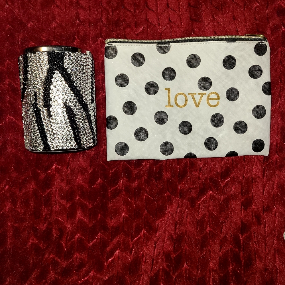 Black & white make up organizers